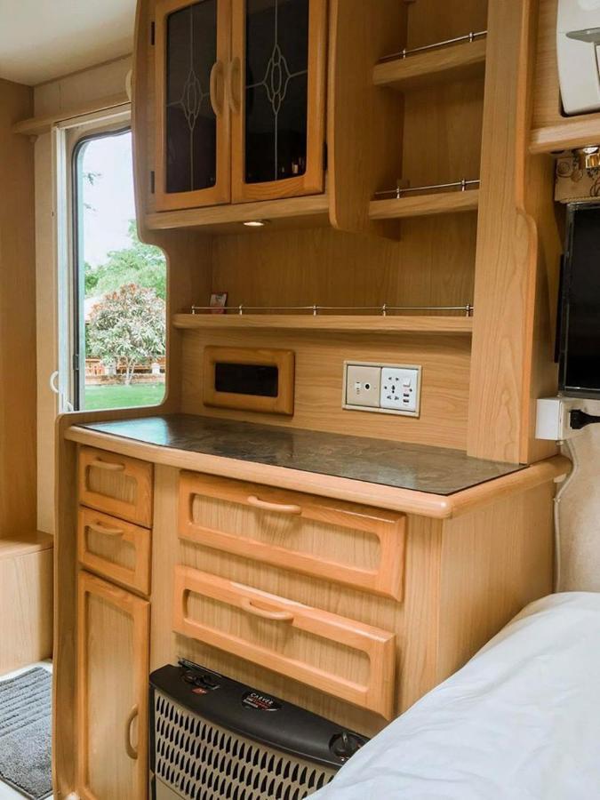 Nice Nite Campervans プラナコーン・シー・アユタヤ エクステリア 写真