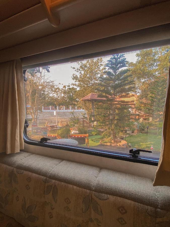 Nice Nite Campervans プラナコーン・シー・アユタヤ エクステリア 写真